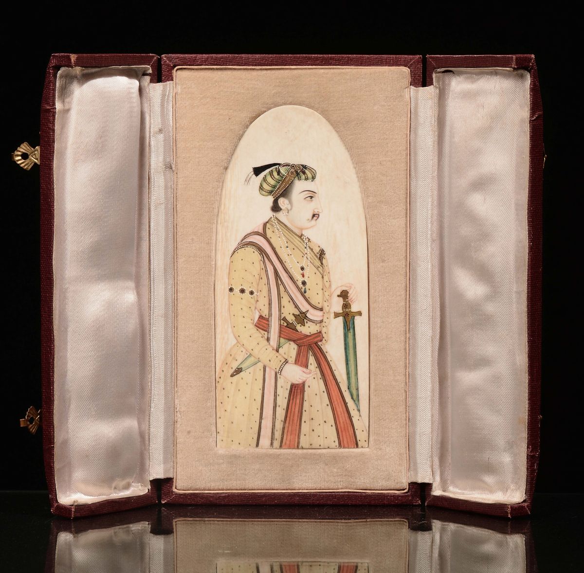 Placca in Avorio con Profilo Indiano, India, XIX Secolo