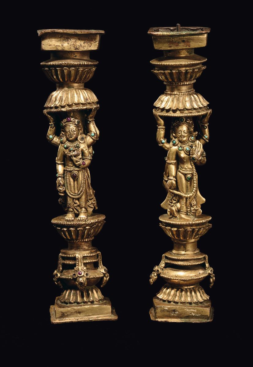 Rara Coppia di Ornamenti in Bronzo Dorato e Pietre Dure nel Gusto del Monastero di Densatil, Tibe...