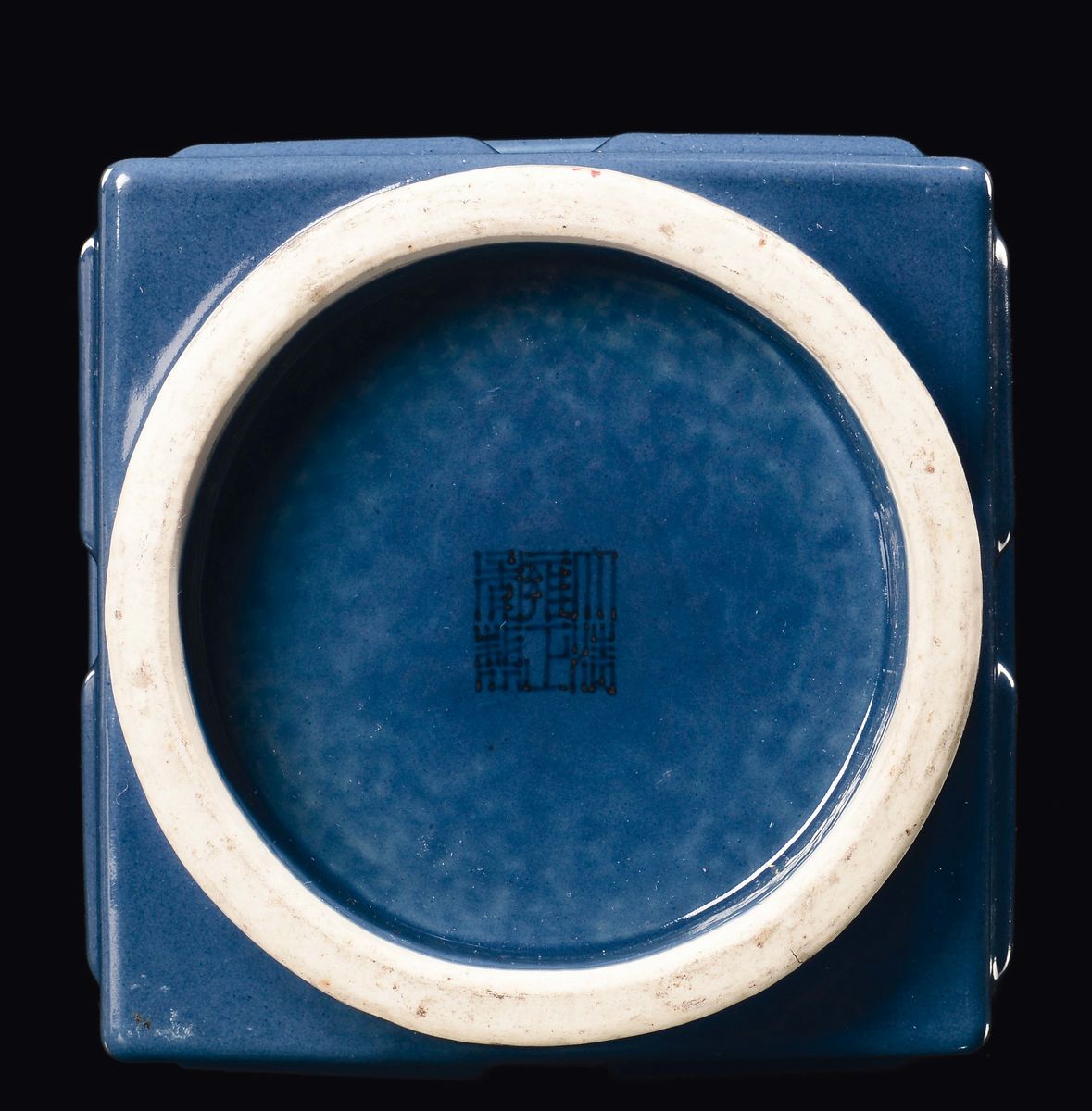 Vaso Kong in Porcellana Monocroma Blu con Sezione Quadrata, Cina, Dinastia Qing, XIX Secolo