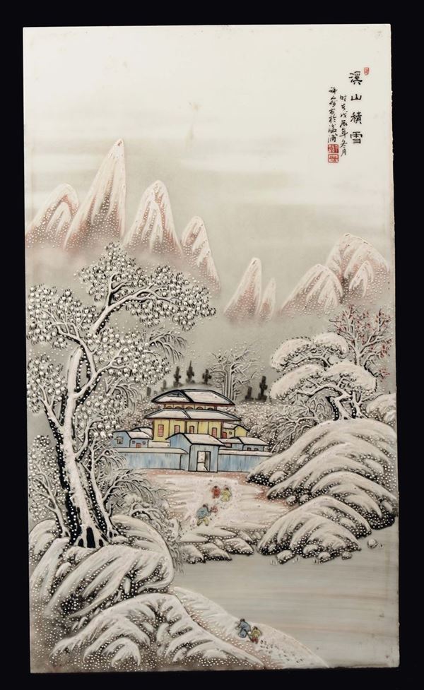 Mattonella in porcellana policroma raffigurante paesaggio innevato con iscrizioni, Cina, Repubblica, XX secolo