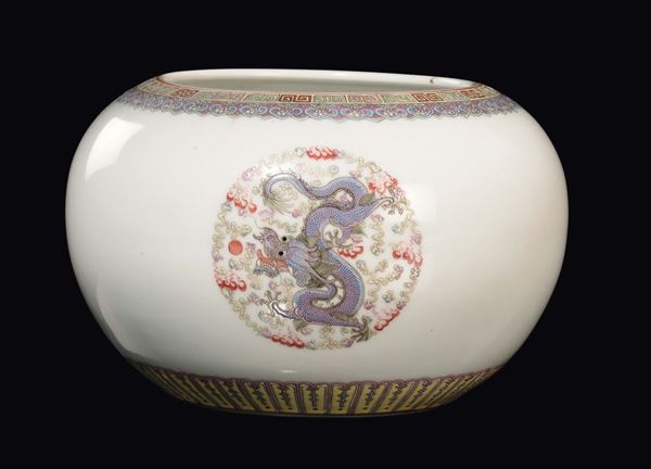 Cachepot in porcellana Famiglia Rosa con tre draghi, Cina, Repubblica, XX secolo