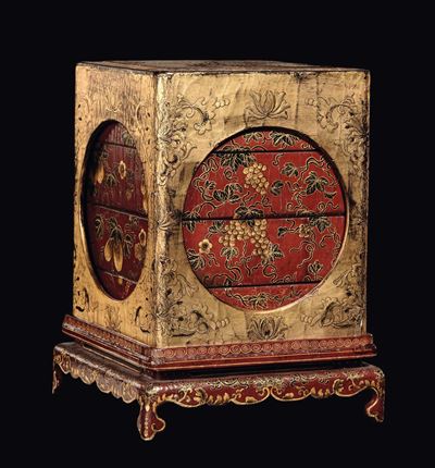 Raro Portavivande in Legno Laccato e Dorato, Cina, Dinastia Qing, Marca e del Periodo Qianlong (1...