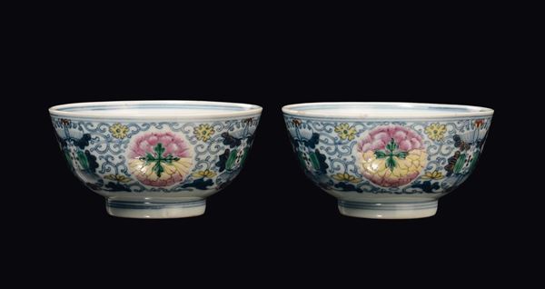 A pair of Famille-Rose porcelain bowls with blue and rose flowers decoration, China, Qing Dynasty, Qianlong mark and of the period (1736-1796)