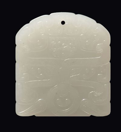Placca in Giada Bianca Intagliata con Decoro Arcaico, Cina, Dinastia Qing, XIX Secolo