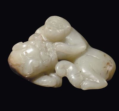 Gruppo in Giada Celadon con Russet Raffigurante Animali Fantastici, Cina, Dinastia Qing, Epoca Qi...
