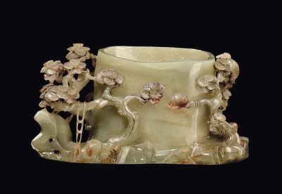 Sciacquapennelli in Giada Celadon con Decoro Floreale a Rilievo, Cina, Dinastia Qing, Fine XIX Se...