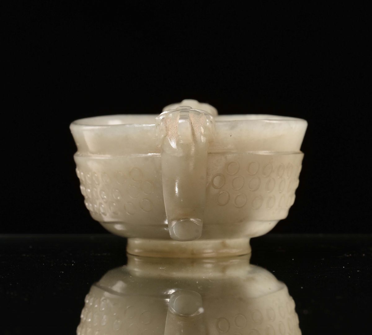 Coppa in Giada Bianca con Manici a Guisa di Draghi, Cina, Dinastia Qing, Epoca Qianlong (1736-179...