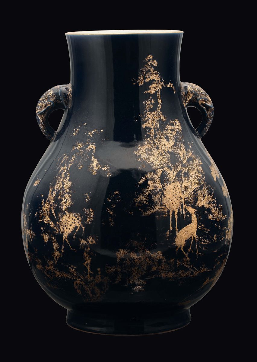 Bel Vaso in Porcellana Blu con Decoro in Oro Raffigurante Cervi, Cina, Dinastia Qing, Epoca Guang...