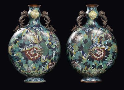 Coppia di Grandi Fiasche Cloisonnè con Fenici su Fondo Vegetale, Cina, Dinastia Qing, XIX Secolo
