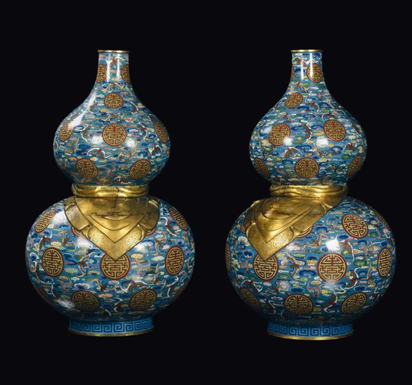 Coppia di grandi vasi a zucca cloisonne e bronzo dorato, Cina, Dinastia Qing, XIX secolo