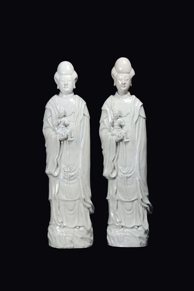 Coppia di Guanyin in Porcellana Blanc De Chine Cina, Dinastia Qing, XVIII Secolo