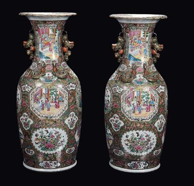 Coppia di Vasi in Porcellana Famiglia Rosa Decoro con Scene di Vita di Corte Entro Riserve, Cina,...