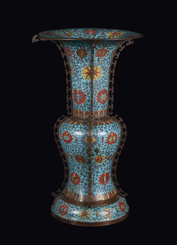 Grande vaso cloisonnè con decori floreali e vegetali, Cina, Dinastia Ming, XVII secolo