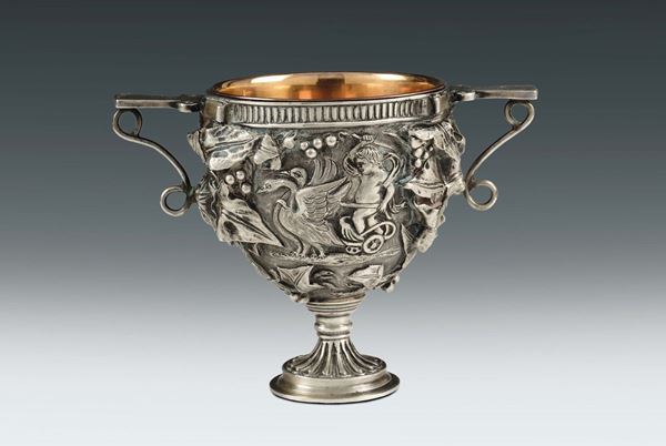 Vaso biansato in argento fuso e cesellato, argentiere italiano del XX secolo