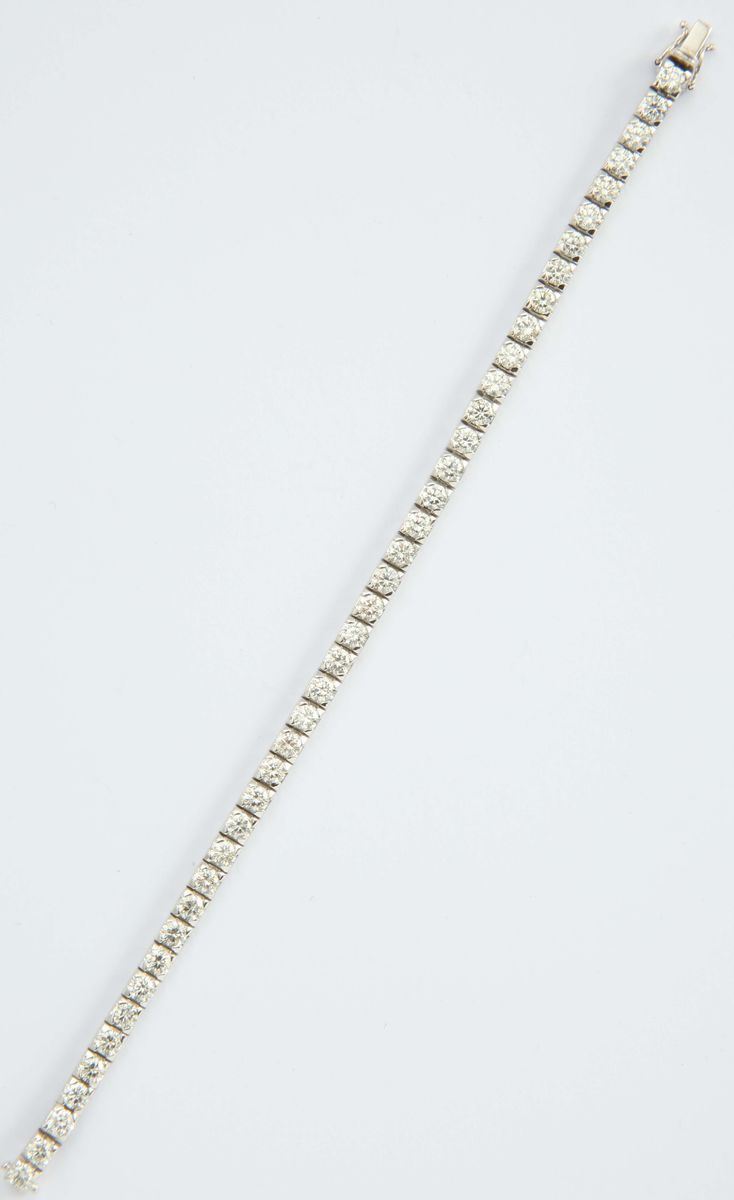 A diamond line bracelet. Total diamond weight 9,88 carats. Report R.A.G. Torino n° G020/13N  - Auction Fine Jewels - I - Cambi Casa d'Aste