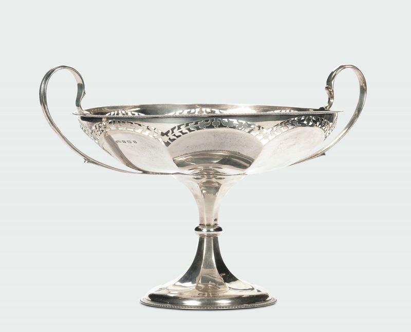 Coppa biansata in argento, argentiere James Woods & Sons, Birmingham 1919  - Asta Argenti e una Collezione di Filigrane - II - Cambi Casa d'Aste