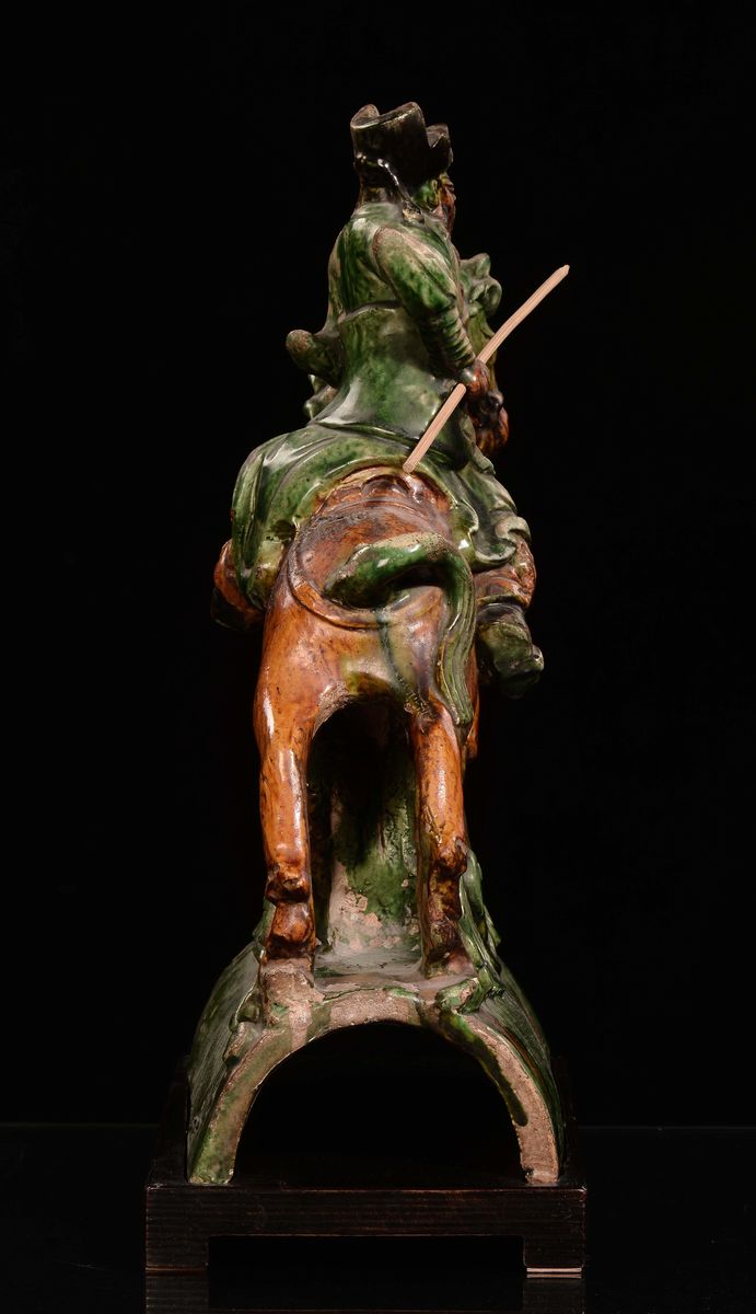 Terracotta Smaltata Sancai Raffigurante Guerriero a Cavallo, Cina, Dinastia Ming, Seconda Metà de...