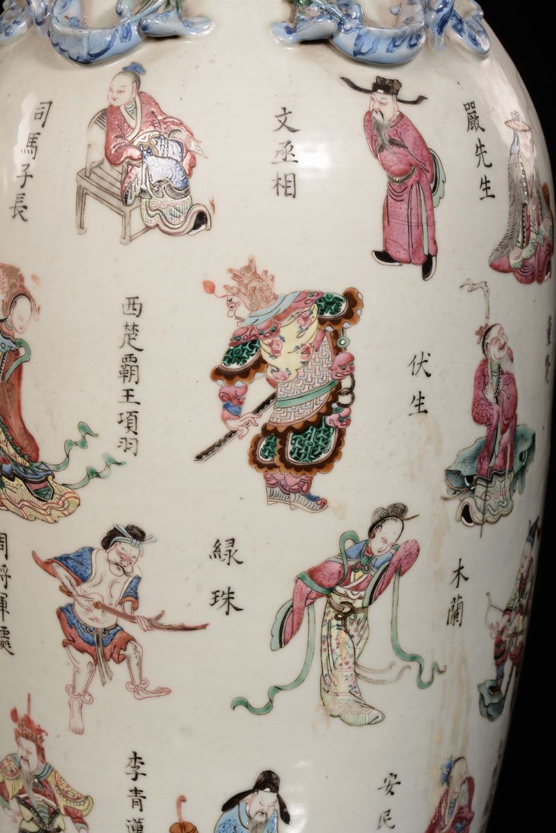Coppia di Vasi in Porcellana Famiglia Rosa con Ideogrammi e Figure, Cina, Dinastia Qing, Epoca Gu...