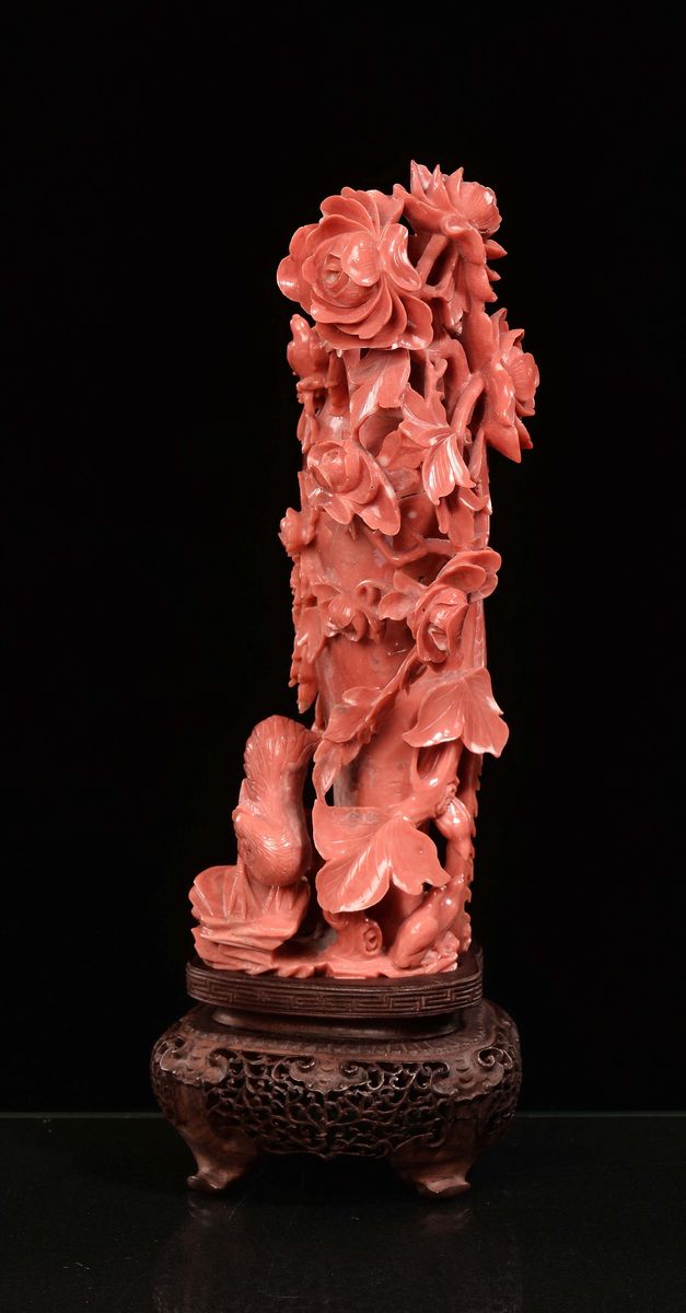 Vasetto in Corallo con Fiori e Diversi Volatili in Rilievo, Cina, Dinastia Qing, Fine XIX Secolo