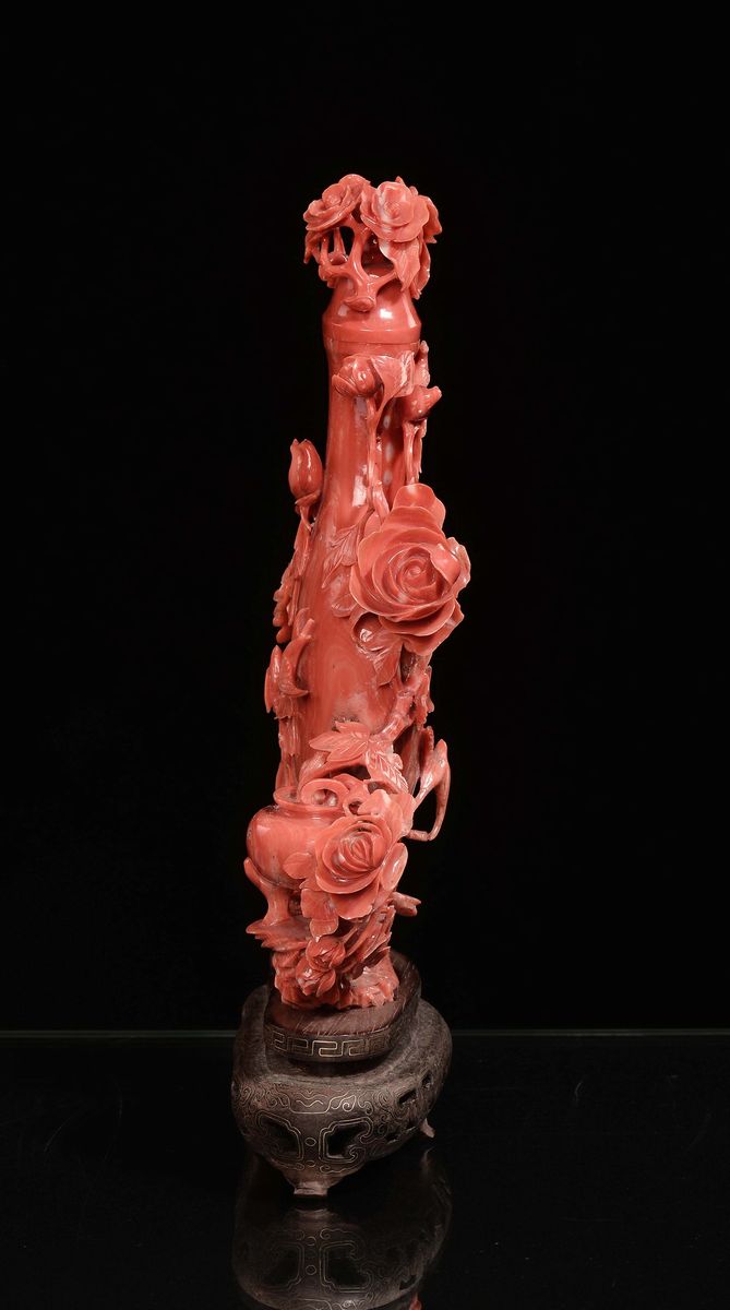 Vasetto con Coperchio e Piccolo Cachepot con Fiori in Corallo, Cina, Dinastia Qing, Fine XIX Seco...