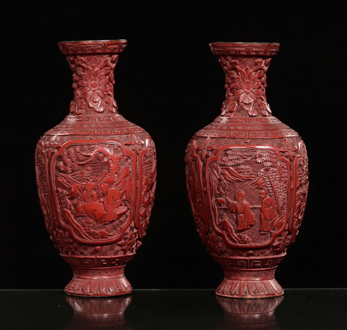 Coppia di Vasi in Lacca Rossa Incisa Raffigurante Saggio con Fanciullo Entro Riserve, Cina, Dinas...