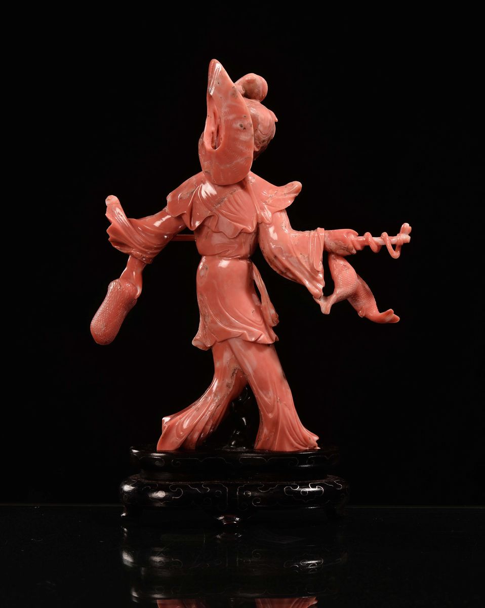 Guanyin in Corallo con Canna da Pesca e Pesce, Cina, Dinastia Qing, Inizio XX Secolo