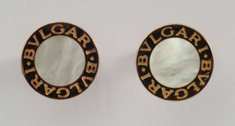 A mother of pearl and gold cufflinks. Signed Bulgari  - Auction Fine Jewels - I - Cambi Casa d'Aste