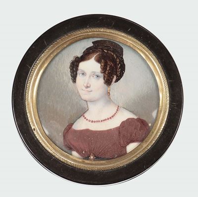 Tabacchiera Circolare in Tartaruga con Miniatura di Fanciulla Entro Cornice Oro, Francia XVIII Se...