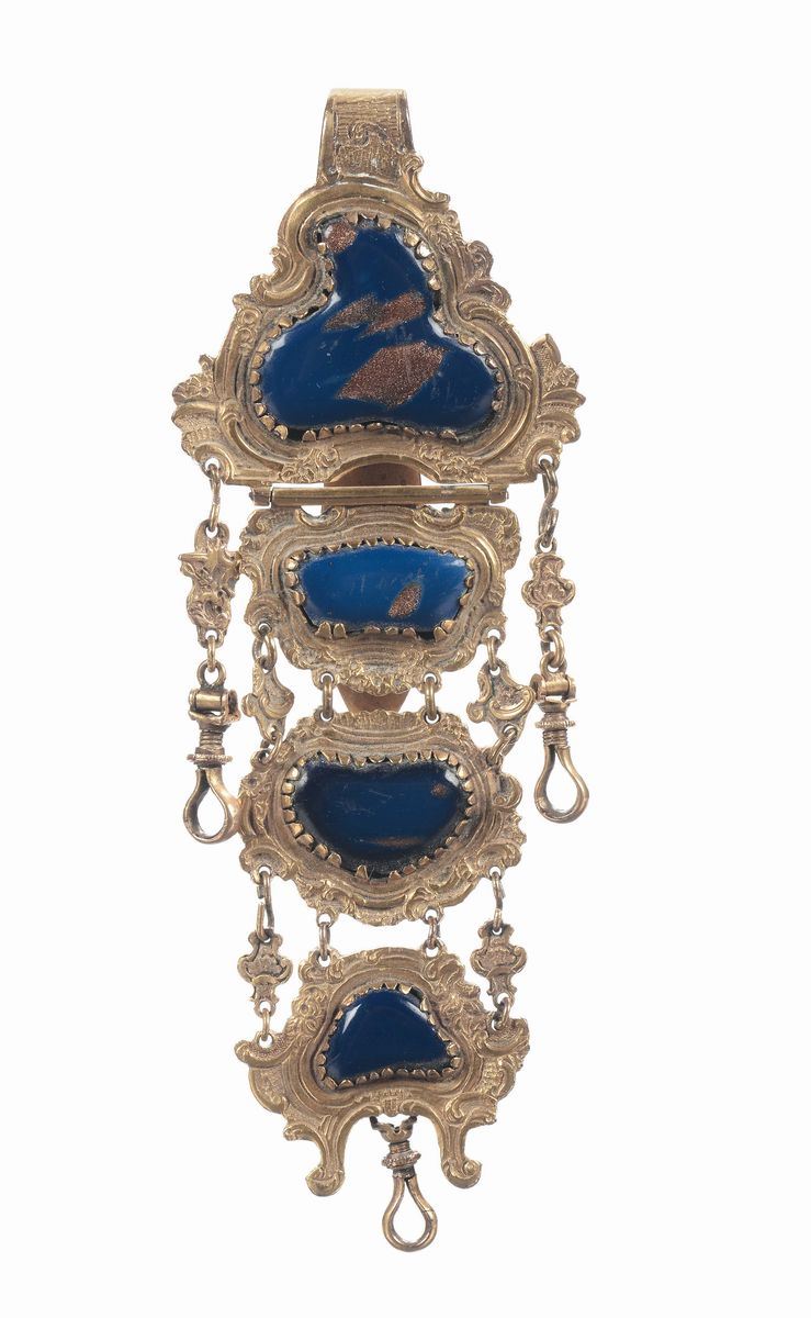 Chateleine in rame dorato e lapislazzulo, XVIII secolo  - Asta Argenti e una Collezione di Filigrane - II - Cambi Casa d'Aste