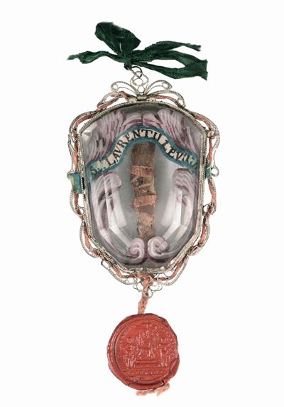 Pendente Reliquiairio Ovale in Argento e Cristallo di Rocca con Miniatura di Madonna e Santi, Tra...