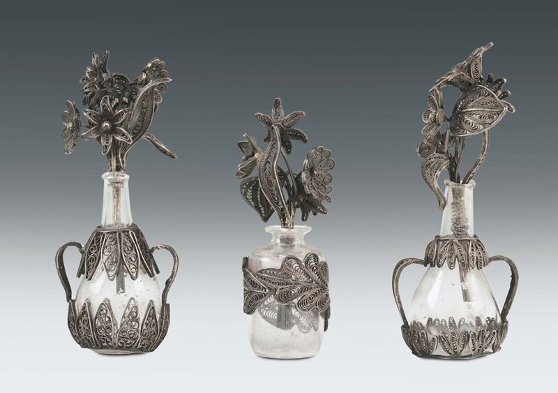 Three blown glass and filigree bottles in the shape of a vase, Venice? 18th-19th century  - Auction Silver an a Filigrana Collection - II - Cambi Casa d'Aste