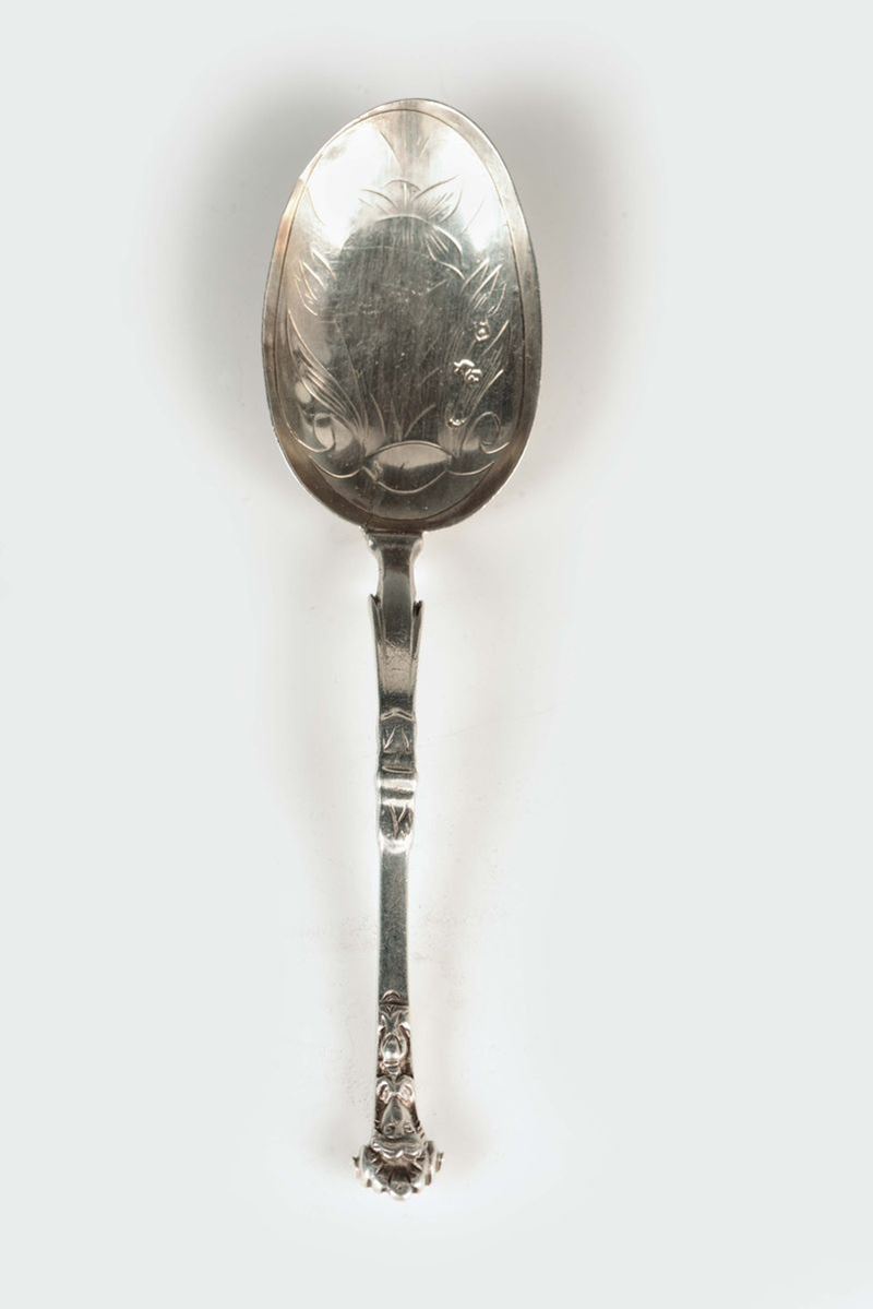 A molten, embossed and chiselled silver spoon, Venice marks, 17th-18th century  - Auction Silver an a Filigrana Collection - II - Cambi Casa d'Aste