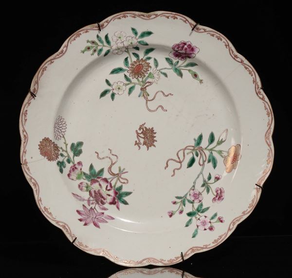 A polychrome porcelain dish with flowers, China, Qing Dynasty, 18th century