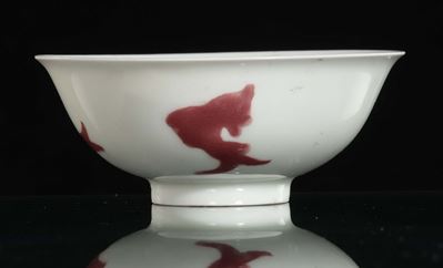 Coppa in porcellana decorata con motivi ittici, Cina, Dinastia Qing, fine XIX secolo