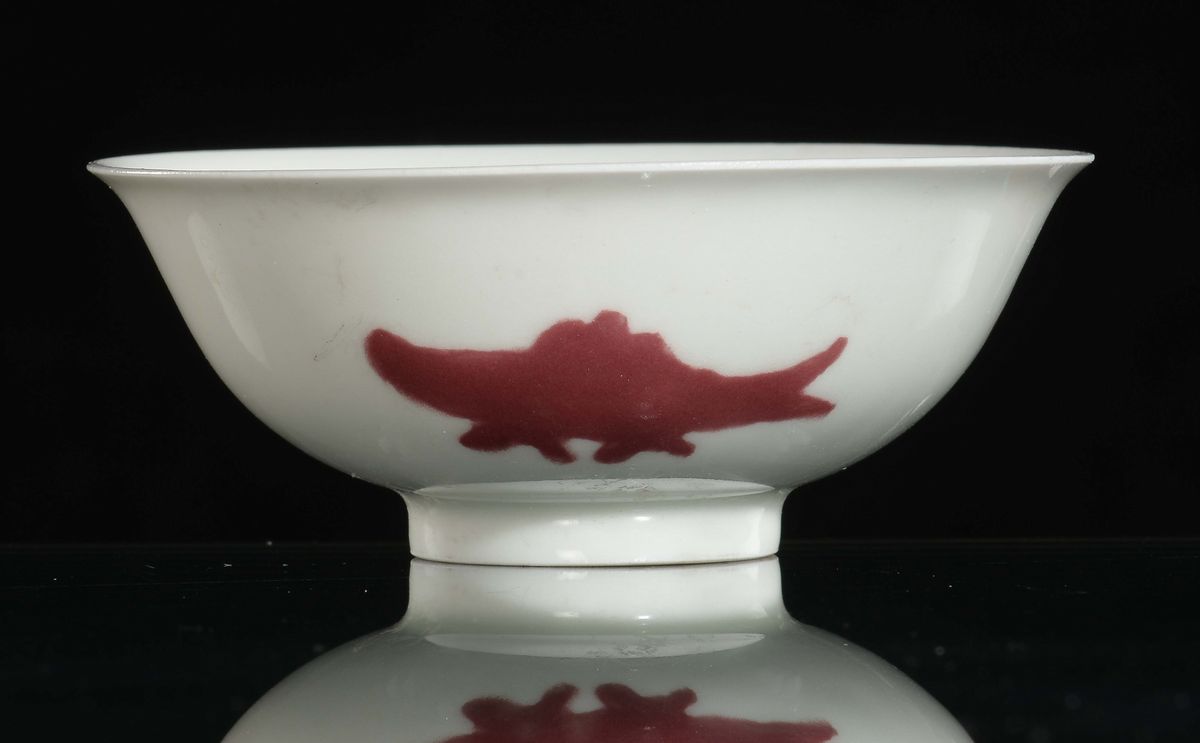 Coppa in porcellana decorata con motivi ittici, Cina, Dinastia Qing, fine XIX secolo