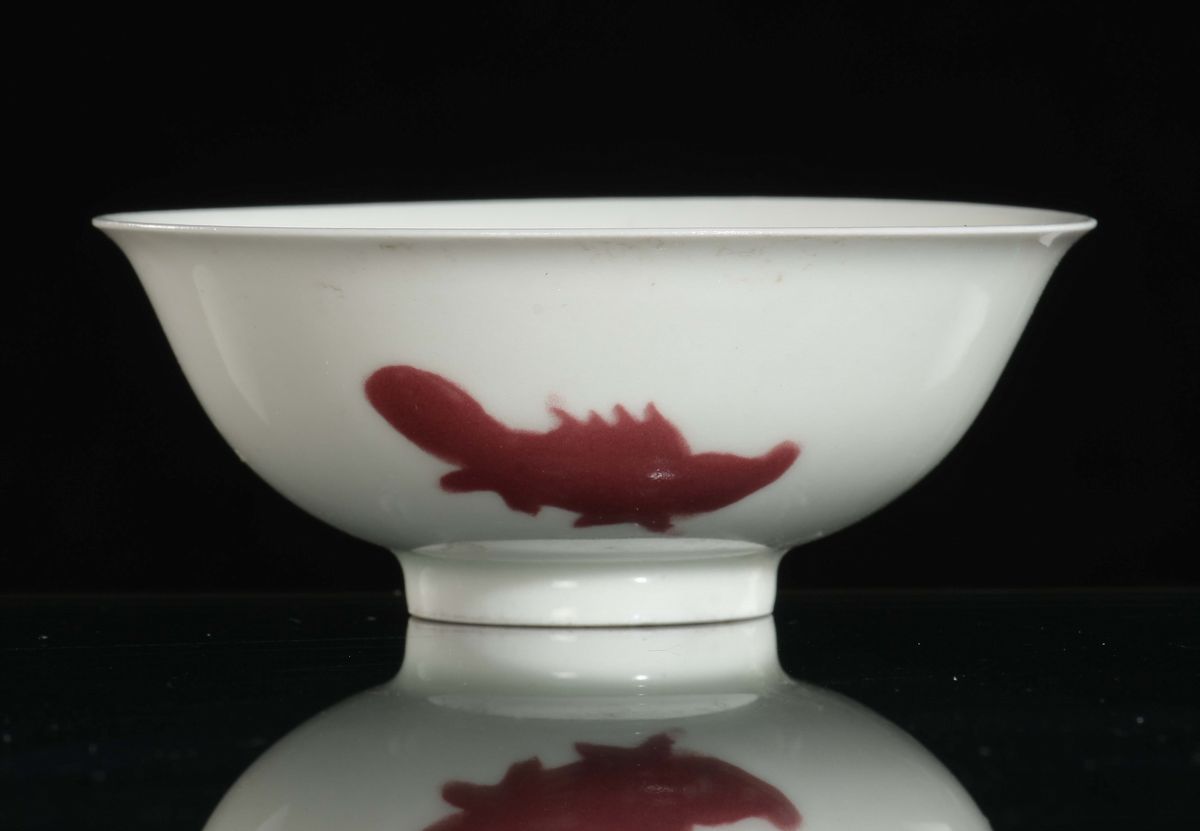 Coppa in porcellana decorata con motivi ittici, Cina, Dinastia Qing, fine XIX secolo