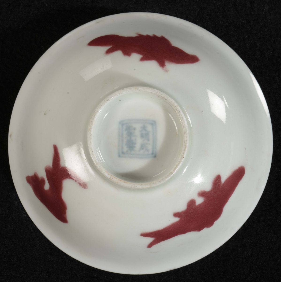 Coppa in porcellana decorata con motivi ittici, Cina, Dinastia Qing, fine XIX secolo