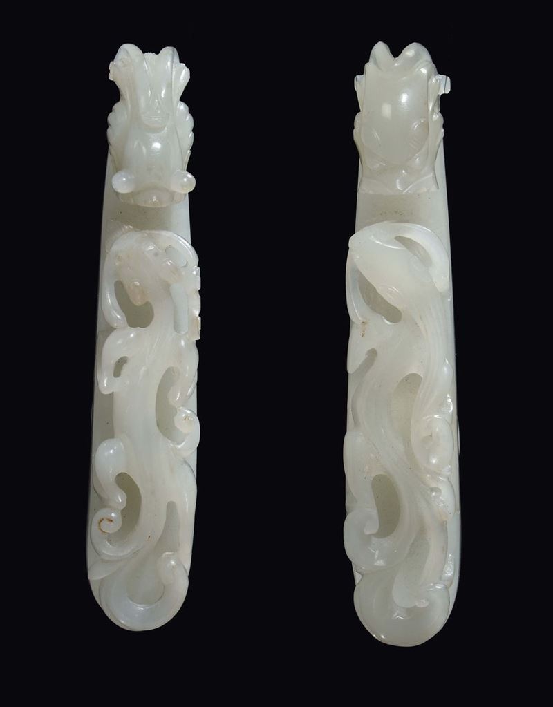 A pair of white jade small dragon buckles, China, Qing Dynasty, Qianlong period (1736-1796)  - Auction Fine Chinese Works of Art - II - Cambi Casa d'Aste