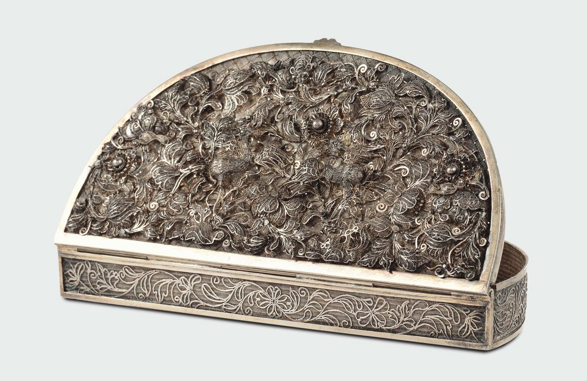 Scatola Semicircolare in Argento e Filigrana D'argento, Cina, XVIII Secolo