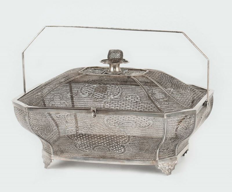 Cestino con coperchio in filigrana d'argento, Cina XIX secolo  - Asta Fine Chinese Works of Art - II - Cambi Casa d'Aste