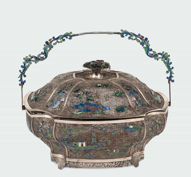 Cestino con coperchio in filigrana d'argento e smalti policromi, Cina, XIX secolo  - Asta Fine Chinese Works of Art - II - Cambi Casa d'Aste