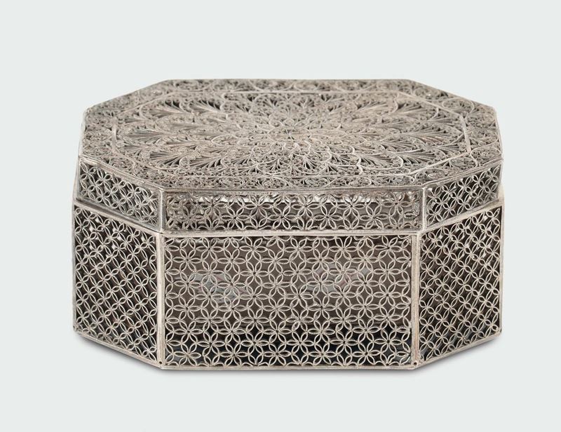 An octagonal silver filigree box, Persia 19th century  - Auction Silver an a Filigrana Collection - II - Cambi Casa d'Aste