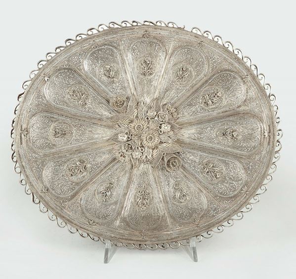 Specchio ovale in filigrana d'argento, India XIX secolo