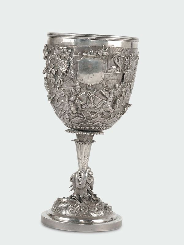 Coppa in argento sbalzato, fuso e cesellato, Cina XX secolo