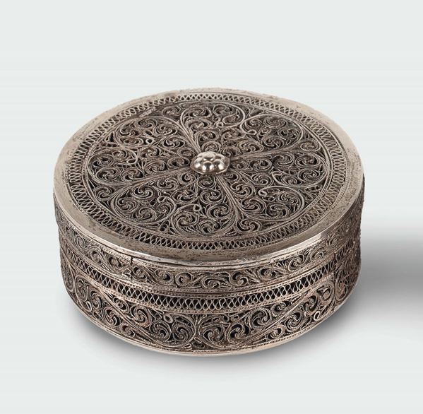 A silver filigree oval box, Portugal 18th-19th century