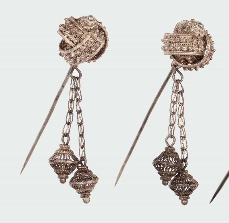 A pair of silver filigree safety pins, Genoa 19th century  - Auction Silver an a Filigrana Collection - II - Cambi Casa d'Aste