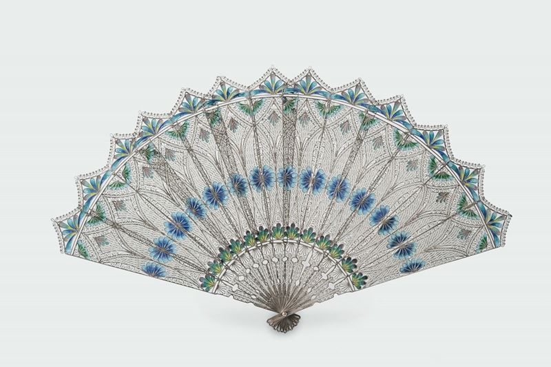 A silver filigree and polychrome enamels fan, Genoa 19th century  - Auction Silver an a Filigrana Collection - II - Cambi Casa d'Aste