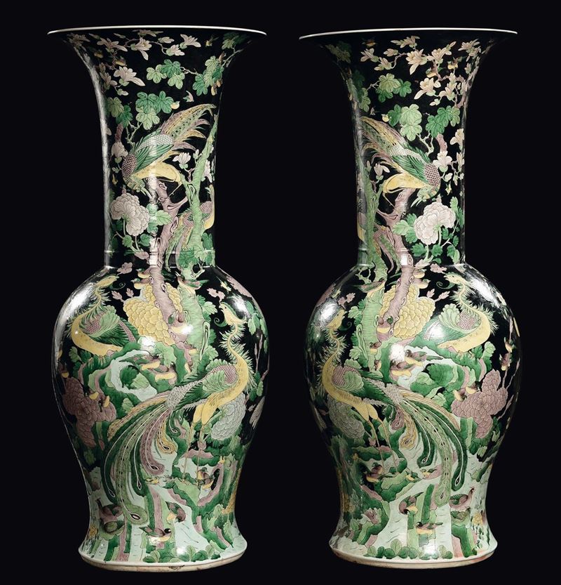 A pair of large Famille Noire trumpet vases with floral decoration, China, Qing Dynasty, 19th century  - Auction Fine Chinese Works of Art - II - Cambi Casa d'Aste