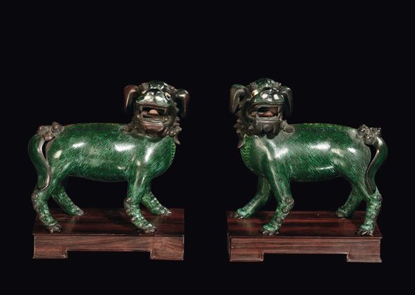 Coppia di cani di Pho in cloisonnè smaltata di verde, Cina, Dinastia Qing, XIX secolo