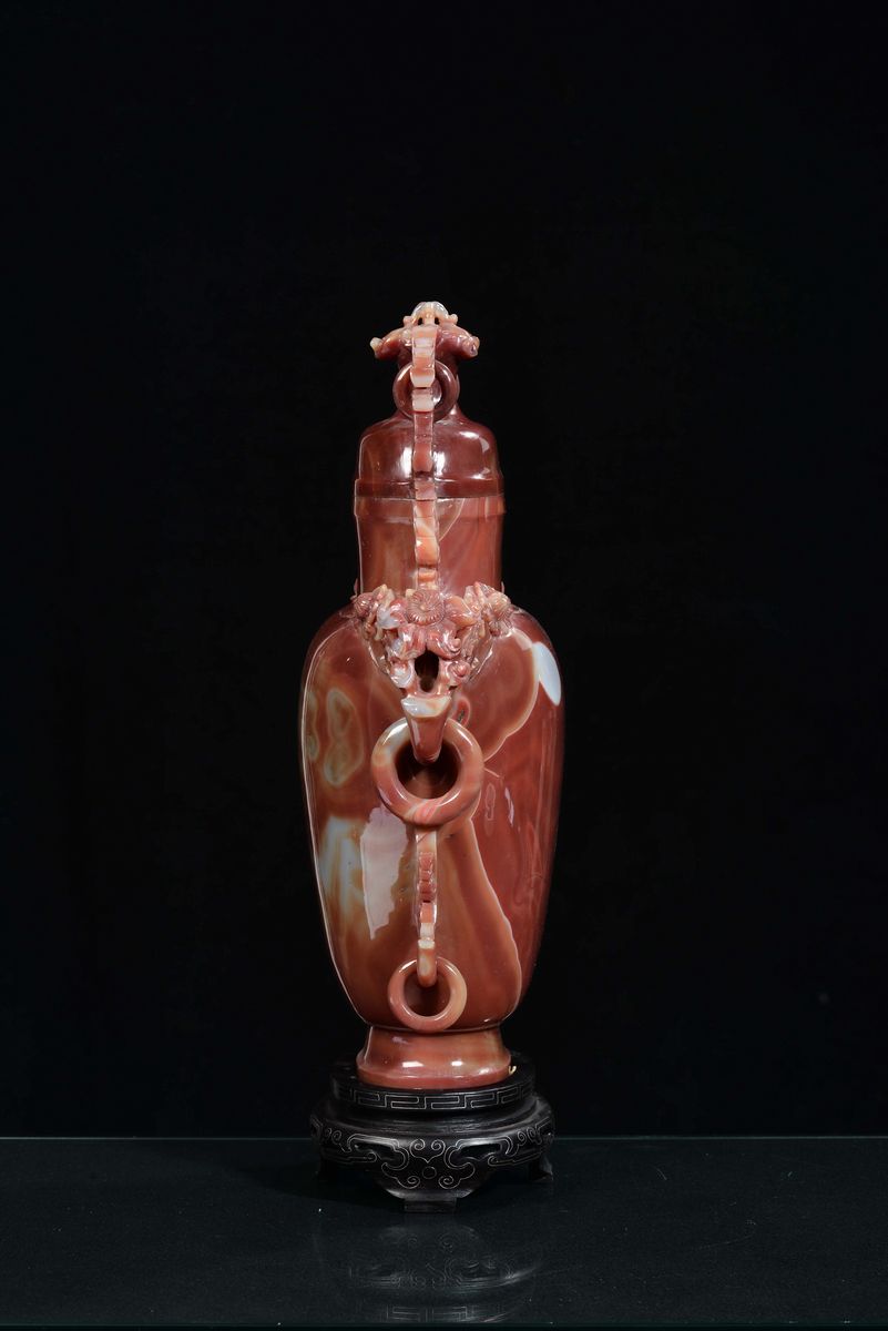 Grande Vaso in Agata o Corniola Arancione con Anse ed Anelli, Cina, Repubblica, XX Secolo